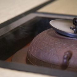 きっかけ 家族が茶工場で働いていて、身近にあったことと、親戚からお茶碗を頂いたのが興味を持ったきっかけです。